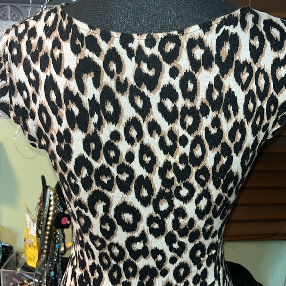 #131-(XS) Mudd leopard 🐆 print , sleeved dress with adjustable bust string - Picture 5 of 10